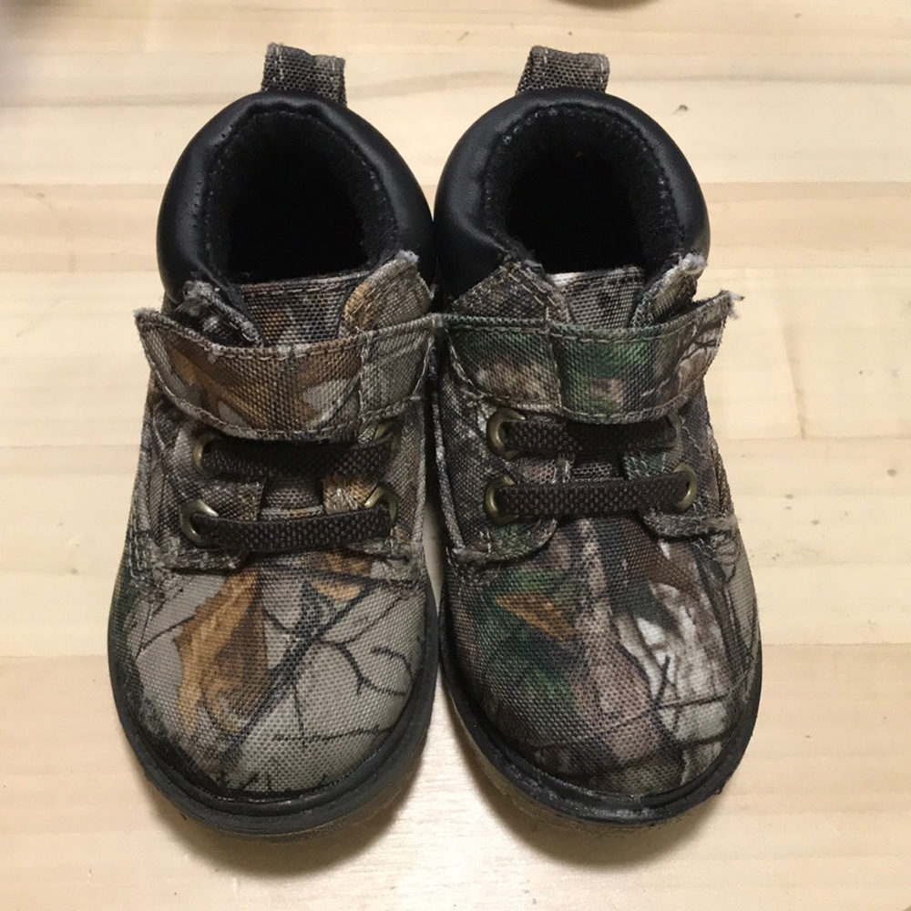 Camouflage toddler boots Size. 4